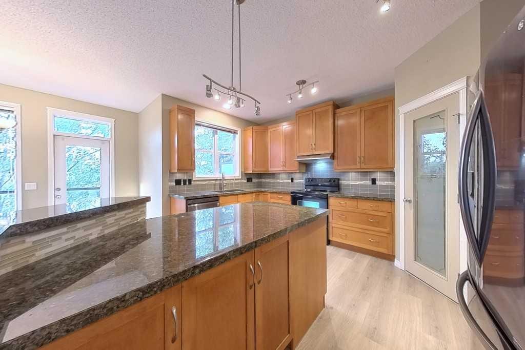 149 Rockborough Green Nw, Calgary, AB - Indoor Photo Showing Kitchen