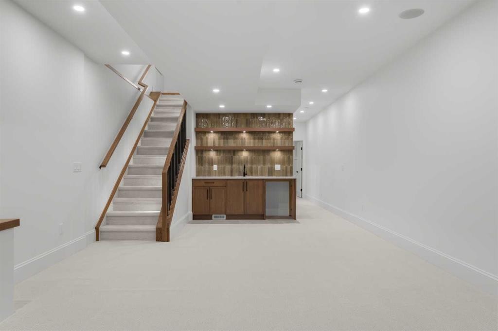 1807 32 Avenue Sw, Calgary, AB - Indoor Photo Showing Other Room