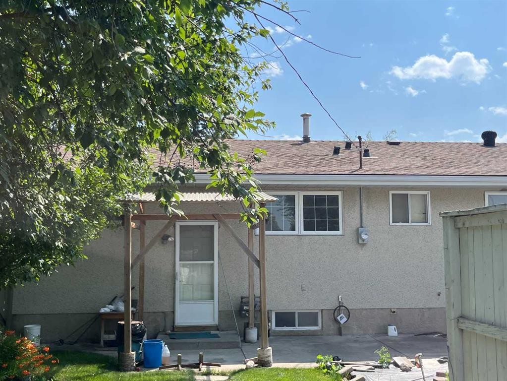 352 Malvern Close Ne, Calgary, AB - Outdoor
