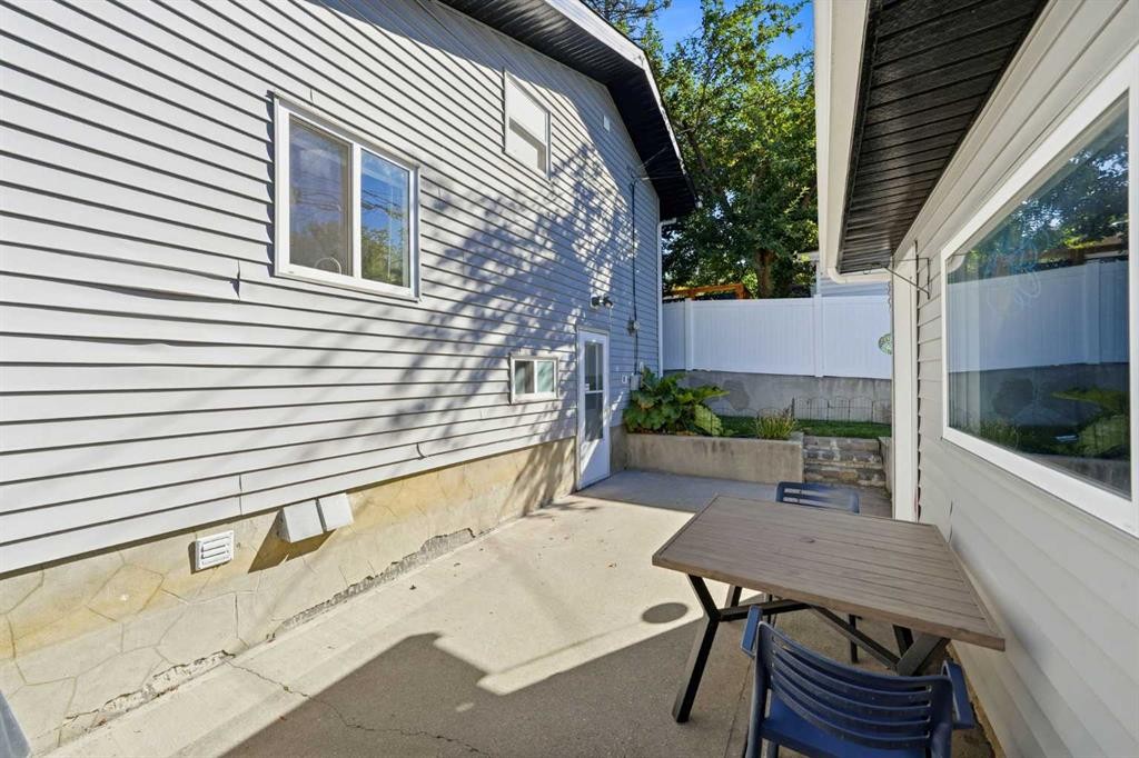 2445 Cherokee Drive Nw, Calgary, AB