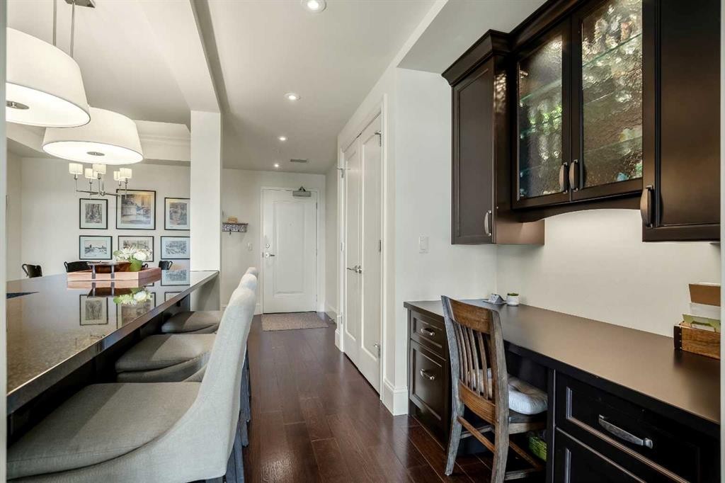 401-131 Quarry Way Se, Calgary, AB - Indoor Photo Showing Dining Room