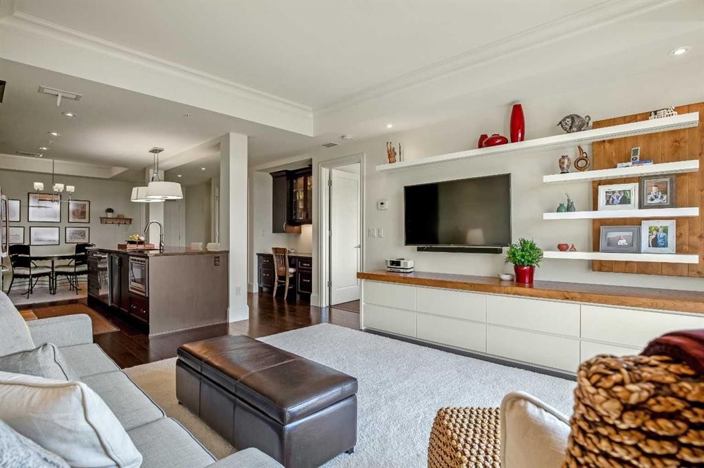 401-131 Quarry Way Se, Calgary, AB - Indoor Photo Showing Living Room
