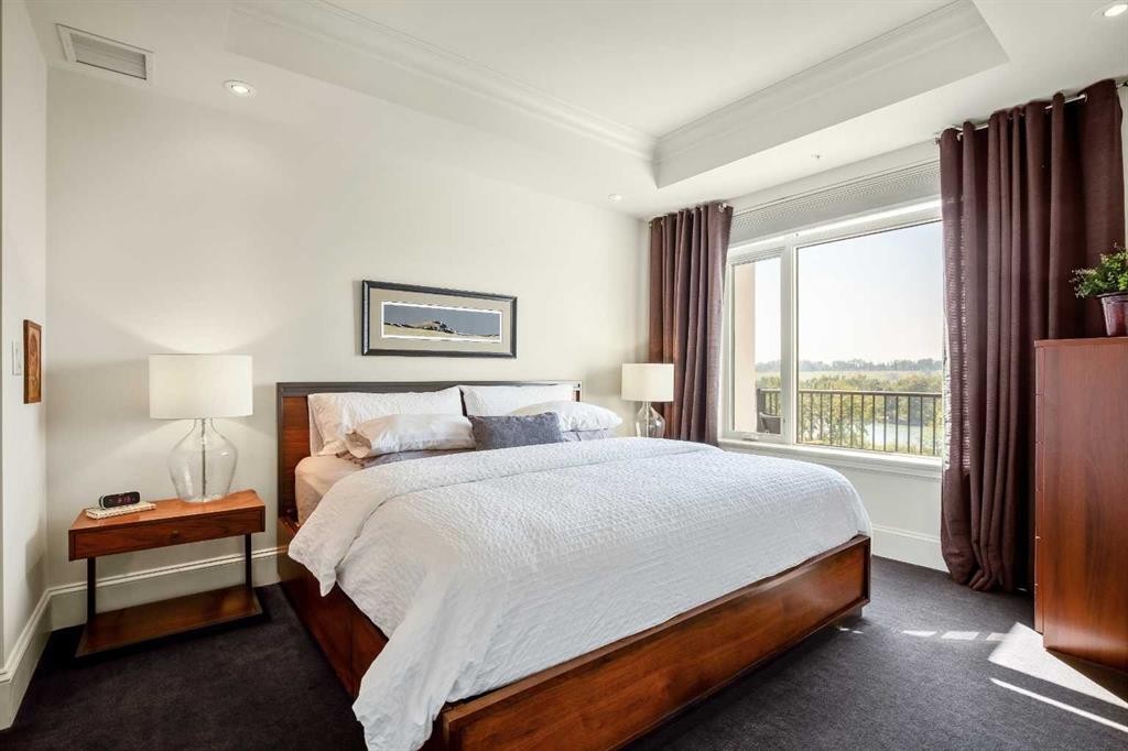 401-131 Quarry Way Se, Calgary, AB - Indoor Photo Showing Bedroom