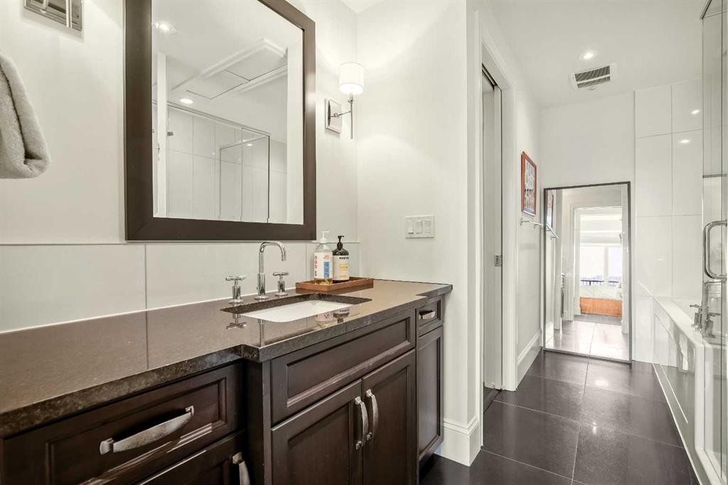 401-131 Quarry Way Se, Calgary, AB - Indoor Photo Showing Bathroom