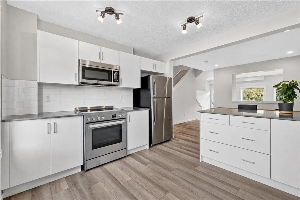 246 Cranbrook Square Se, Calgary, AB - Indoor Photo Showing Kitchen With Stainless Steel Kitchen