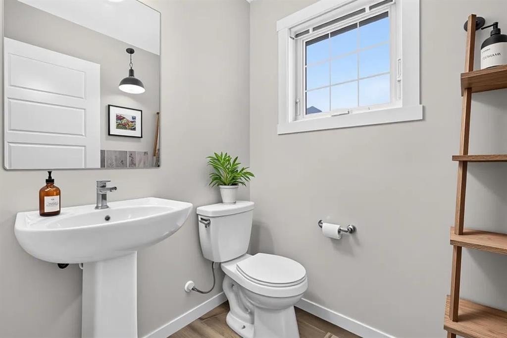 246 Cranbrook Square Se, Calgary, AB - Indoor Photo Showing Bathroom