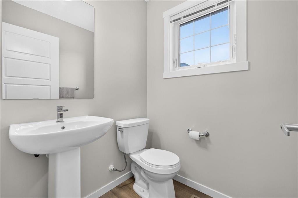 246 Cranbrook Square Se, Calgary, AB - Indoor Photo Showing Bathroom