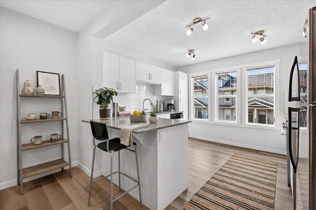 246 Cranbrook Square Se, Calgary, AB - Indoor Photo Showing Kitchen