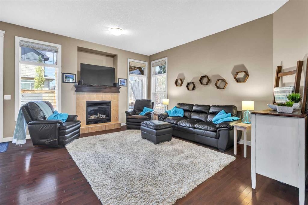 21 Evansfield Way Nw, Calgary, AB - Indoor Photo Showing Living Room With Fireplace