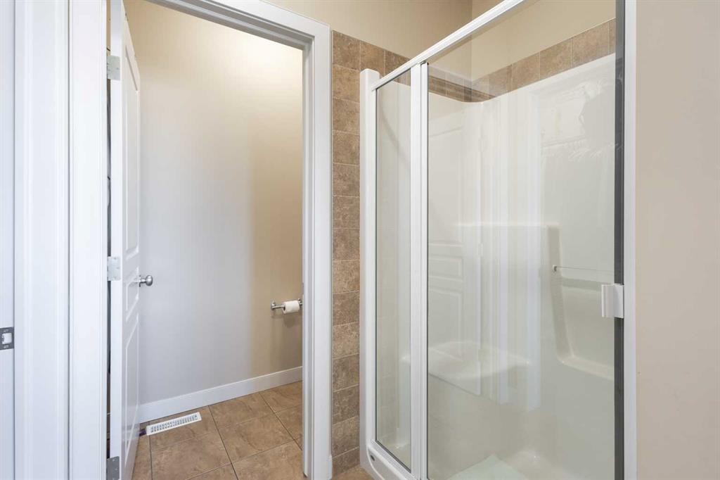 21 Evansfield Way Nw, Calgary, AB - Indoor Photo Showing Bathroom