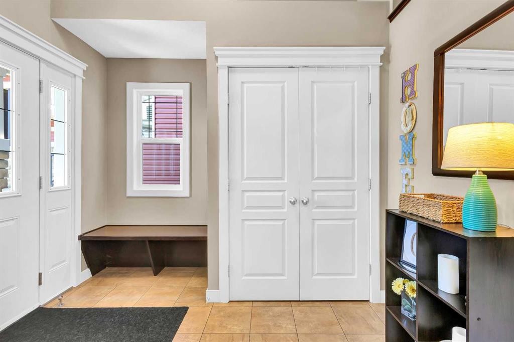 21 Evansfield Way Nw, Calgary, AB - Indoor Photo Showing Other Room