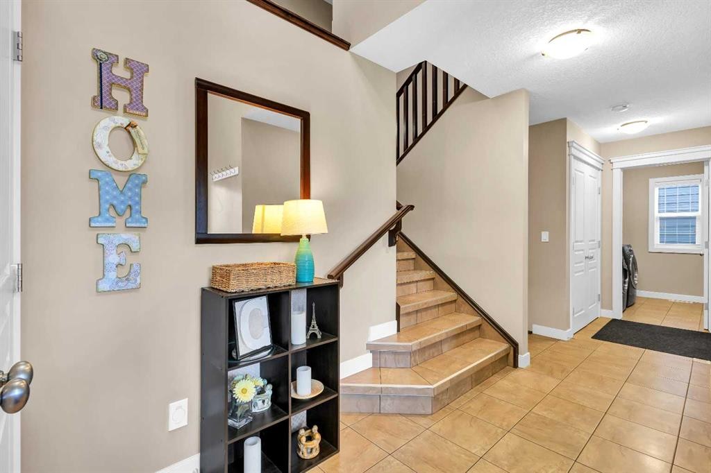 21 Evansfield Way Nw, Calgary, AB - Indoor Photo Showing Other Room