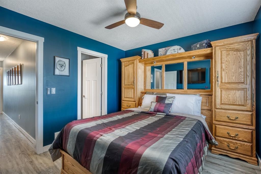 258 Copperleaf Way Se, Calgary, AB - Indoor Photo Showing Bedroom