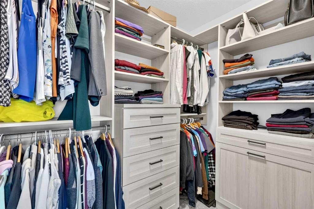 132 Creekside Drive Sw, Calgary, AB - Indoor With Storage