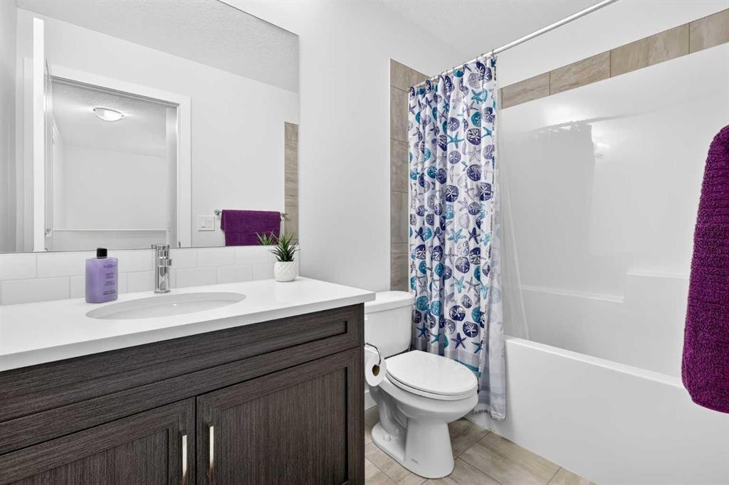 132 Creekside Drive Sw, Calgary, AB - Indoor Photo Showing Bathroom
