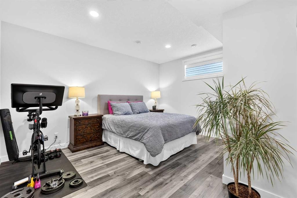 132 Creekside Drive Sw, Calgary, AB - Indoor Photo Showing Bedroom