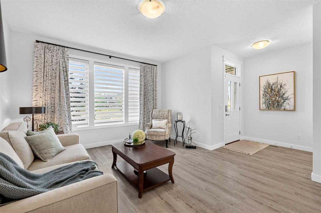 132 Creekside Drive Sw, Calgary, AB - Indoor Photo Showing Living Room