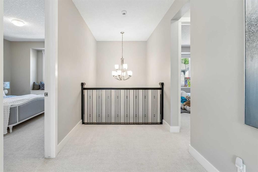 30 Ascot Crescent Sw, Calgary, AB - Indoor Photo Showing Other Room
