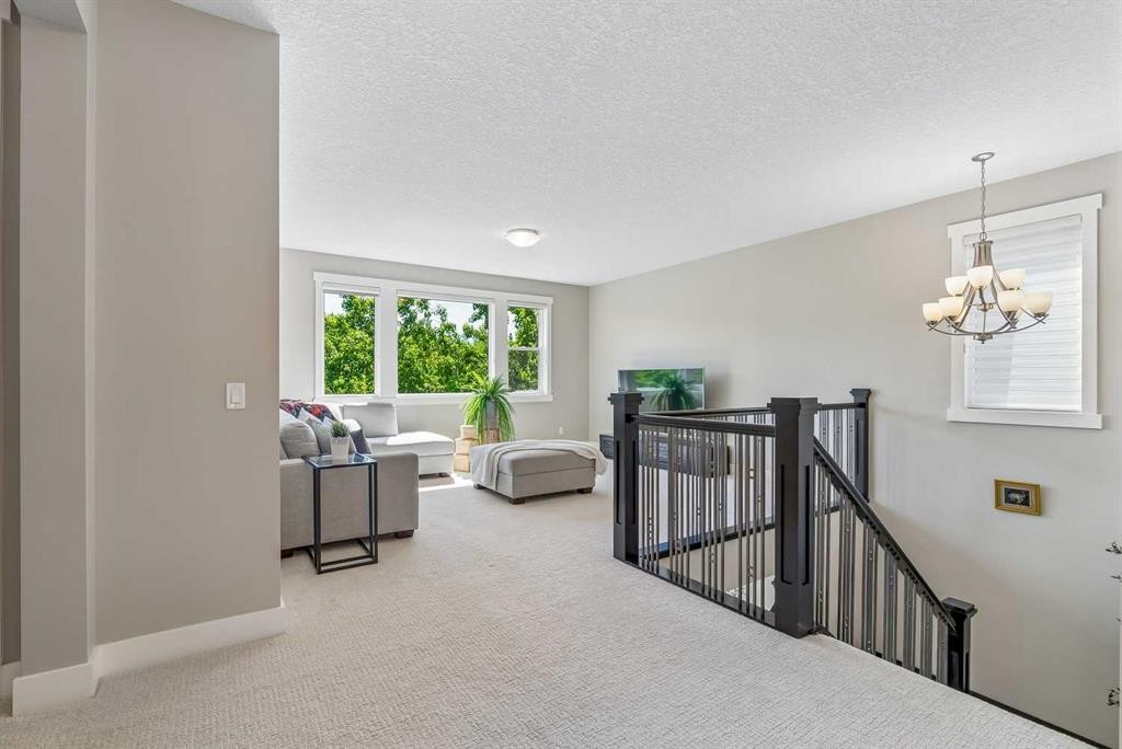 30 Ascot Crescent Sw, Calgary, AB - Indoor Photo Showing Other Room