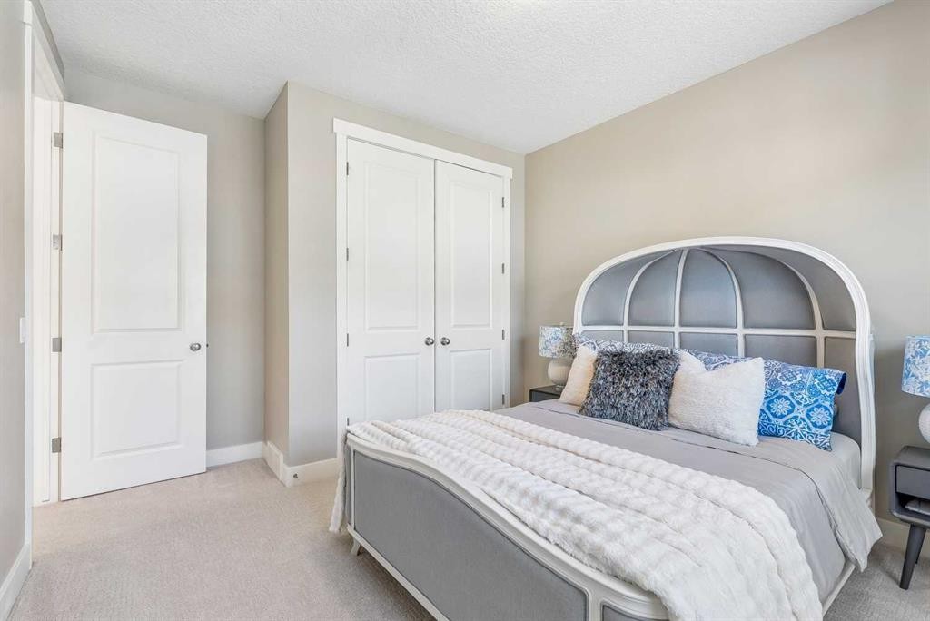 30 Ascot Crescent Sw, Calgary, AB - Indoor Photo Showing Bedroom
