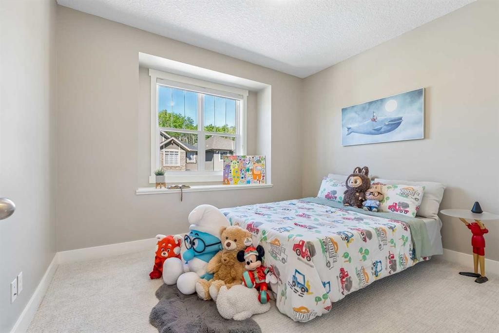 30 Ascot Crescent Sw, Calgary, AB - Indoor Photo Showing Bedroom