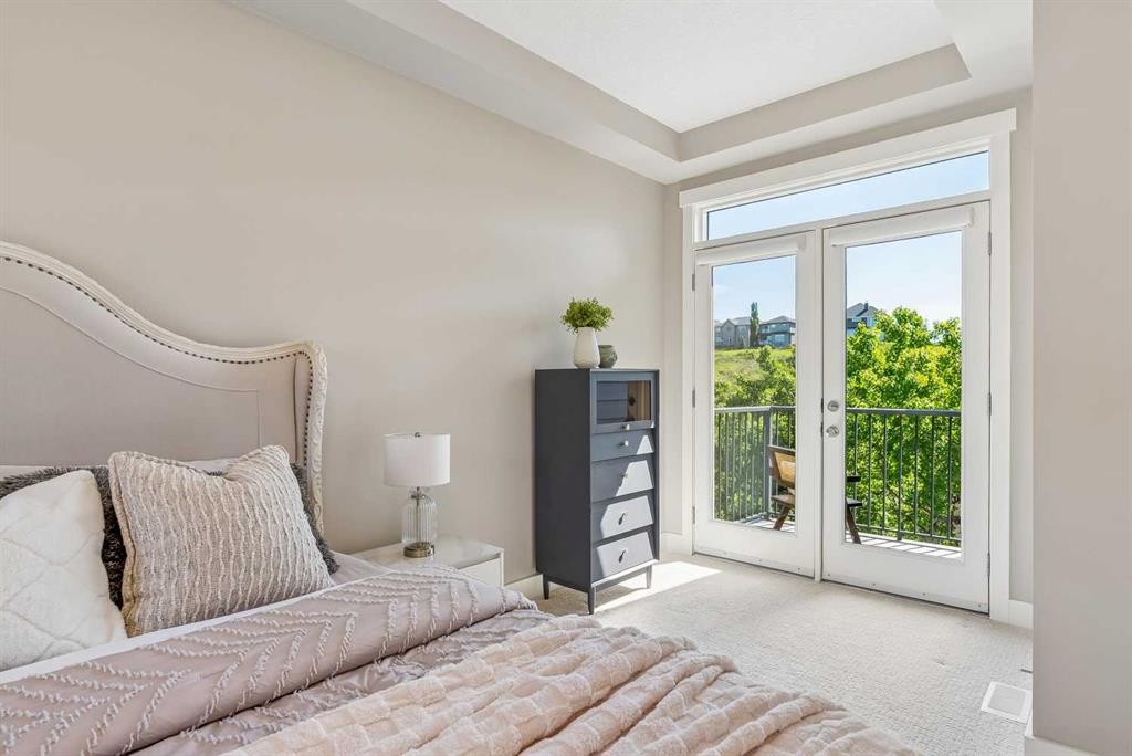 30 Ascot Crescent Sw, Calgary, AB - Indoor Photo Showing Bedroom