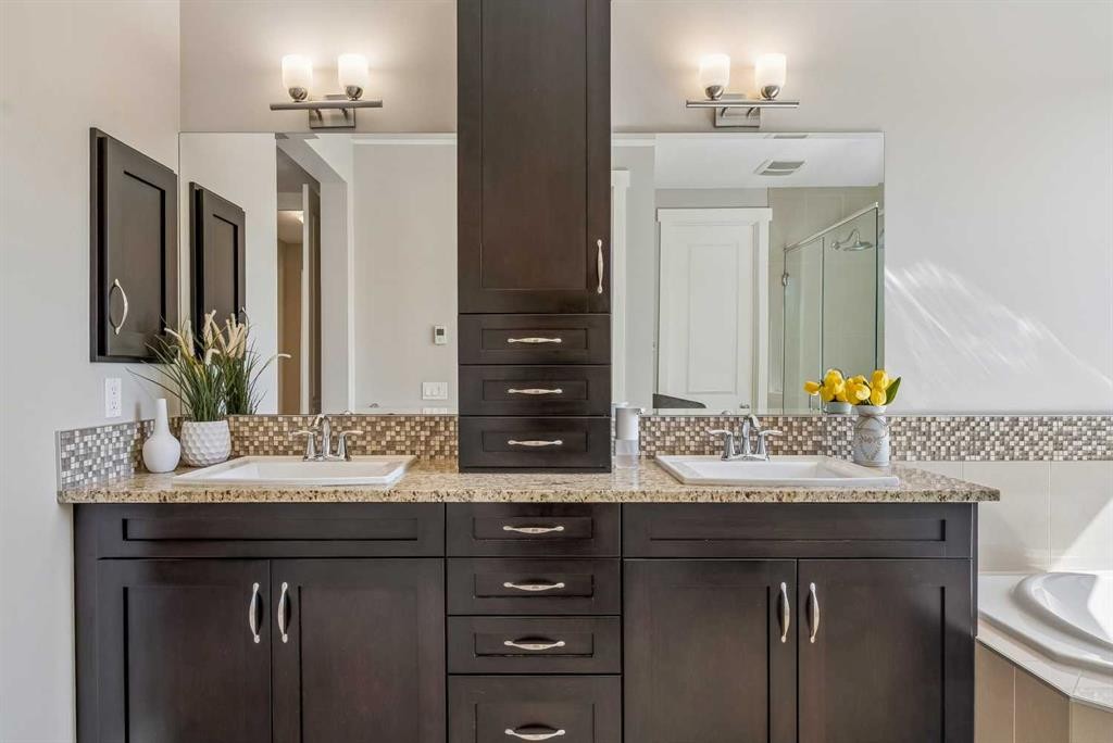 30 Ascot Crescent Sw, Calgary, AB - Indoor Photo Showing Bathroom