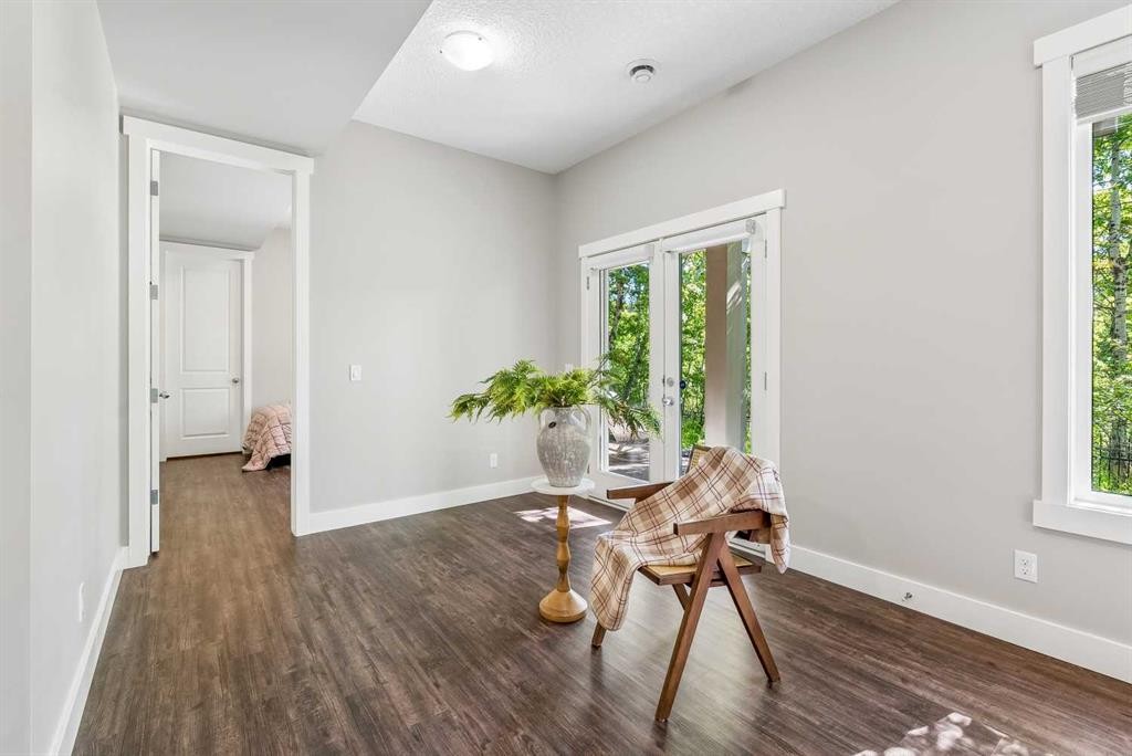 30 Ascot Crescent Sw, Calgary, AB - Indoor Photo Showing Other Room