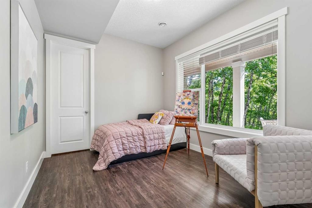 30 Ascot Crescent Sw, Calgary, AB - Indoor Photo Showing Bedroom