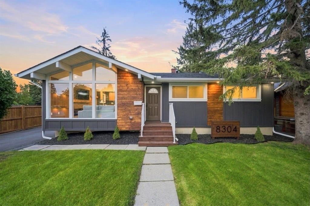 8304 11 Street Sw, Calgary, AB - Outdoor