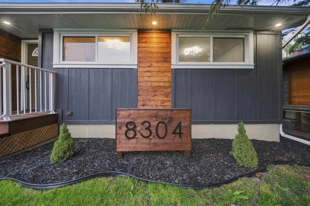 8304 11 Street Sw, Calgary, AB - Outdoor With Exterior