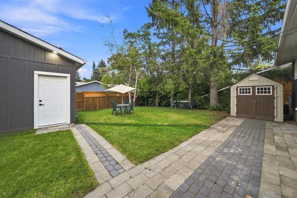 8304 11 Street Sw, Calgary, AB - Outdoor