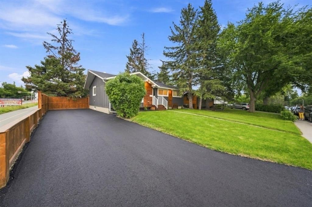 8304 11 Street Sw, Calgary, AB - Outdoor