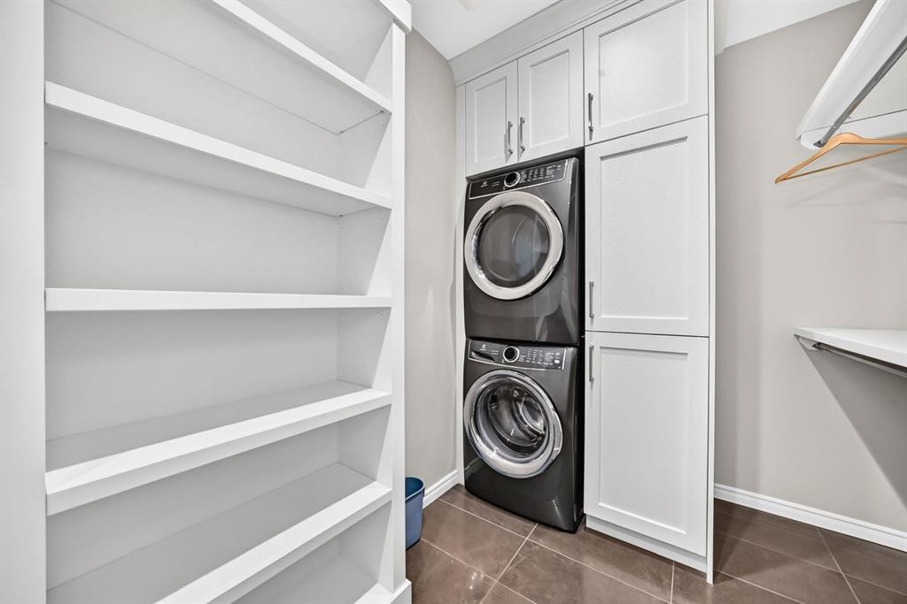 148 Scenic Ridge Crescent Nw, Calgary, AB - Indoor Photo Showing Laundry Room