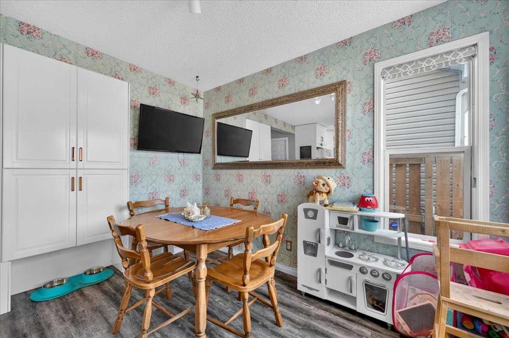 95 Hidden Point Nw, Calgary, AB - Indoor Photo Showing Dining Room