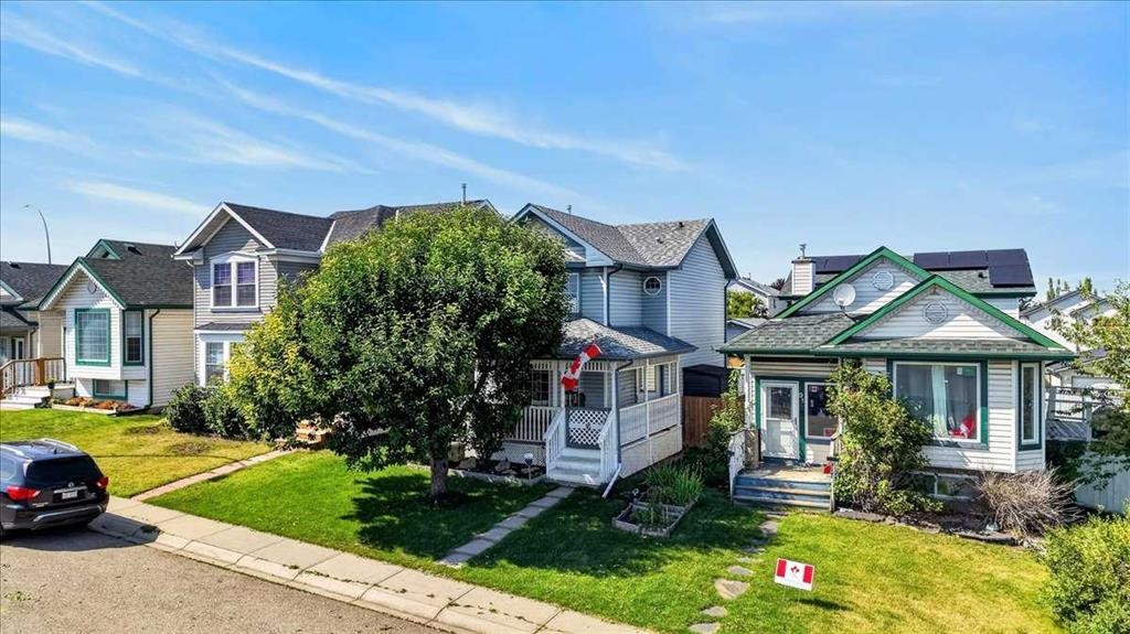 95 Hidden Point Nw, Calgary, AB - Outdoor With Facade