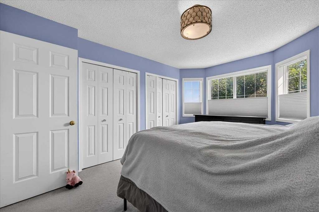 95 Hidden Point Nw, Calgary, AB - Indoor Photo Showing Bedroom