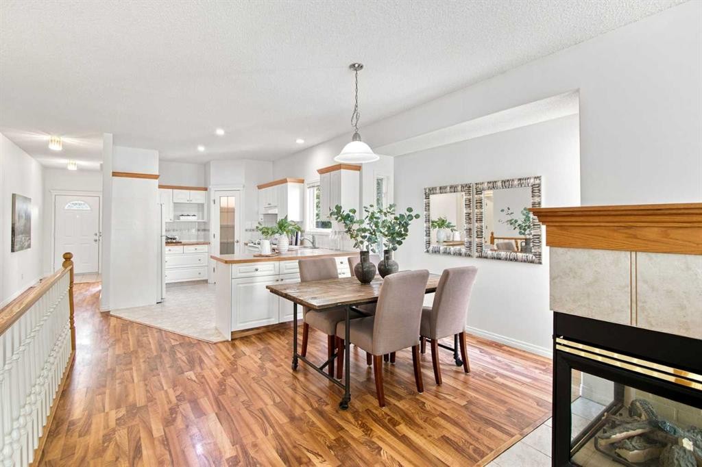 21 Scimitar Heath Nw, Calgary, AB - Indoor Photo Showing Dining Room