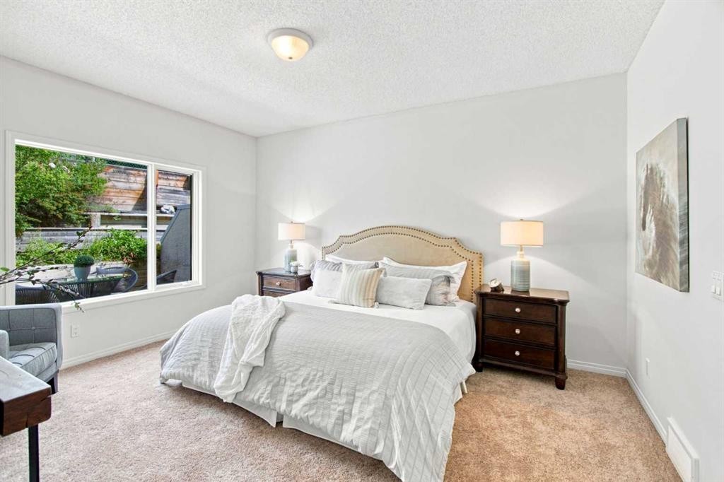 21 Scimitar Heath Nw, Calgary, AB - Indoor Photo Showing Bedroom