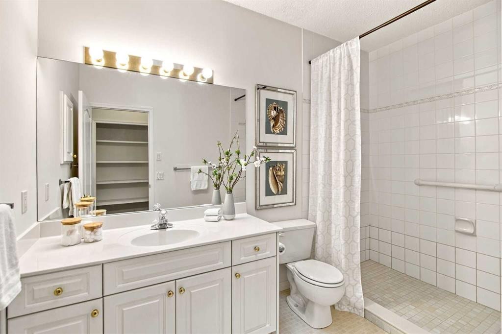 21 Scimitar Heath Nw, Calgary, AB - Indoor Photo Showing Bathroom