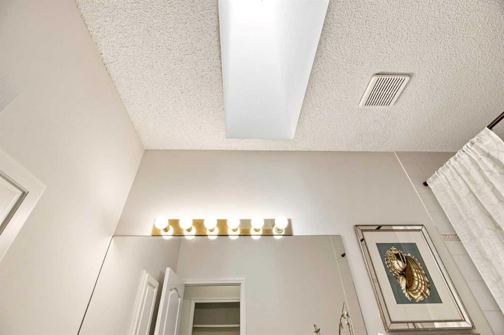 21 Scimitar Heath Nw, Calgary, AB - Indoor Photo Showing Other Room
