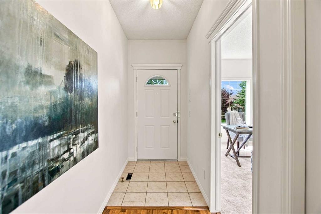 21 Scimitar Heath Nw, Calgary, AB - Indoor Photo Showing Other Room
