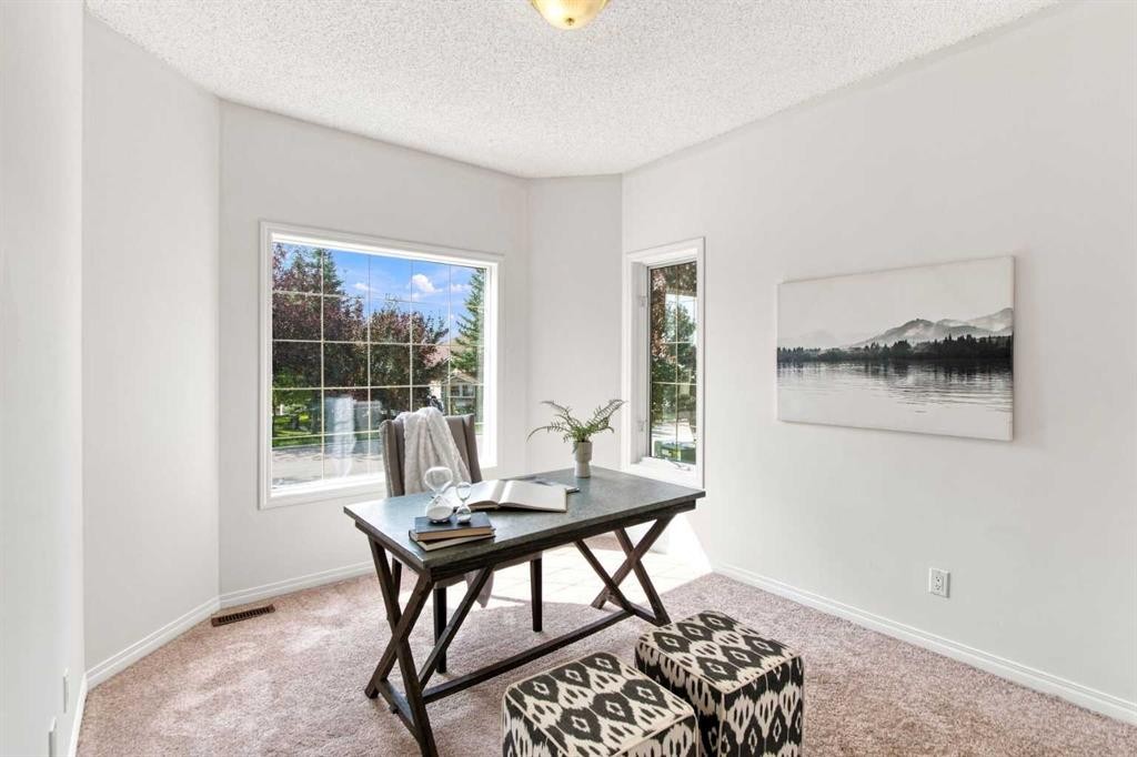 21 Scimitar Heath Nw, Calgary, AB - Indoor Photo Showing Office