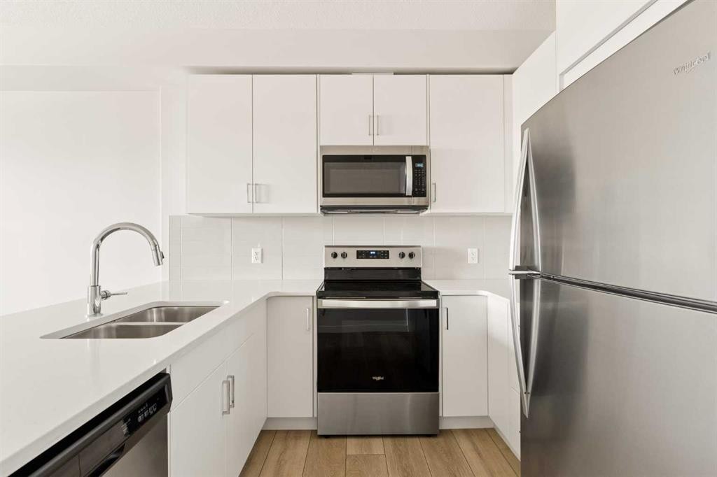 218-55 Wolf Hollow Crescent Se, Calgary, AB - Indoor Photo Showing Kitchen With Stainless Steel Kitchen With Double Sink With Upgraded Kitchen