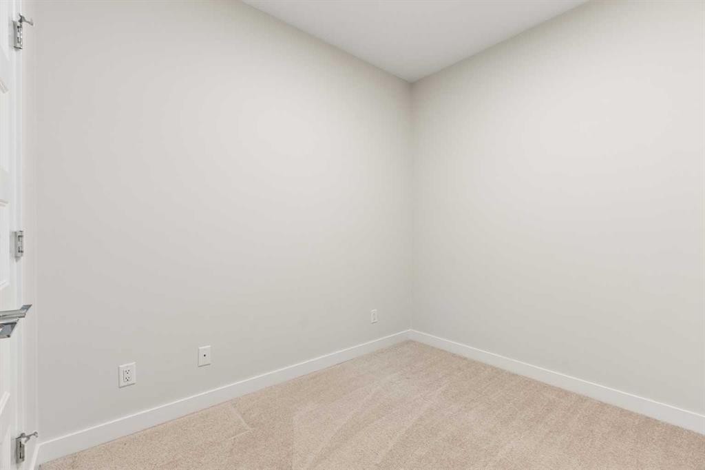 218-55 Wolf Hollow Crescent Se, Calgary, AB - Indoor Photo Showing Other Room