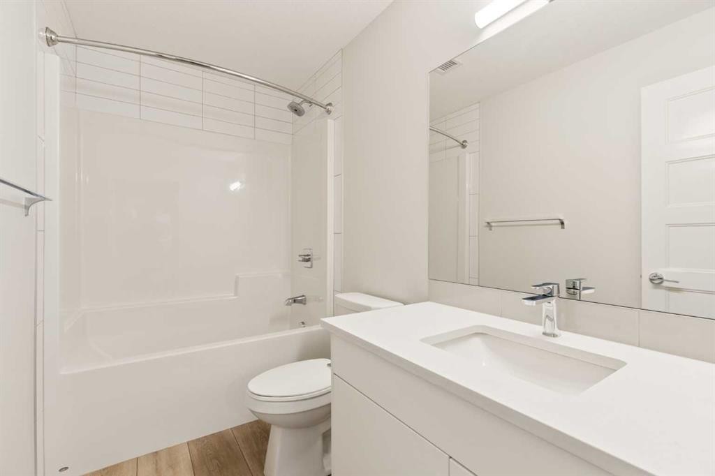 218-55 Wolf Hollow Crescent Se, Calgary, AB - Indoor Photo Showing Bathroom
