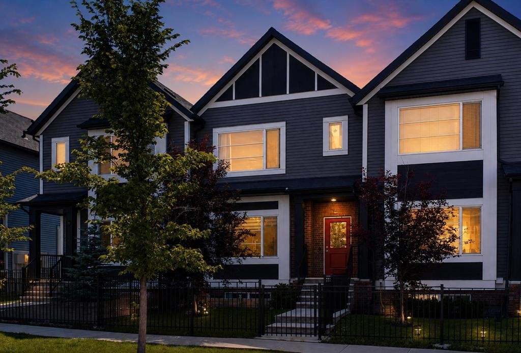 1079 Lanark Boulevard Se, Airdrie, AB - Outdoor With Facade