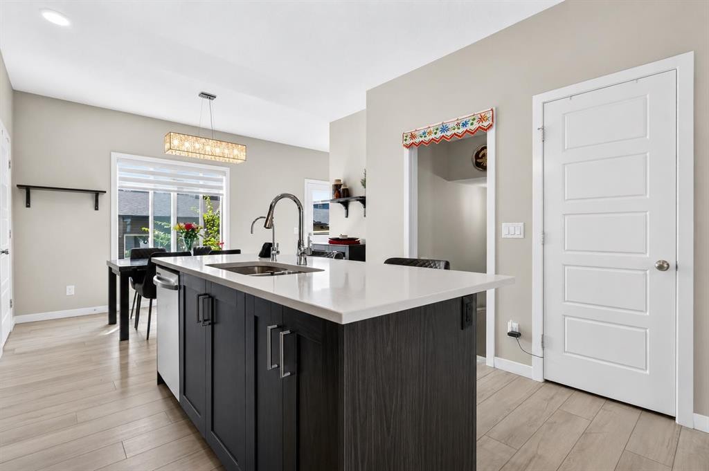 1079 Lanark Boulevard Se, Airdrie, AB - Indoor Photo Showing Kitchen With Double Sink