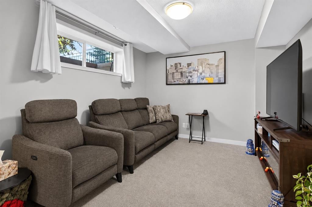 1079 Lanark Boulevard Se, Airdrie, AB - Indoor
