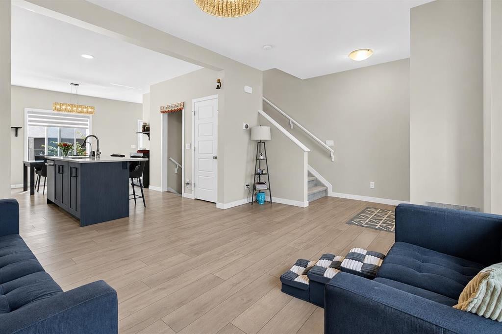 1079 Lanark Boulevard Se, Airdrie, AB - Indoor